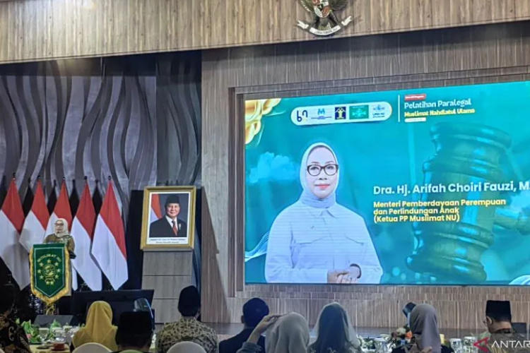 ‎Menteri PPPA, Arifah Fauzi saat menghadiri pelatihan paralegal nasional Muslimat Nahdlatul Ulama (NU) di Kementerian Hukum, Jakarta, Sabtu (14/6/2025)/Foto: Istimewa.