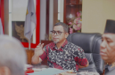 Bupati Boltara, Dr. Sirajudin Lasena, SE., M.Ec.Dev., memberikan arahan dalam rapat koordinasi percepatan implementasi BLUD di Ruang Rapat Bupati, Kamis (4/6/2026). Foto: Prokopim Boltara.