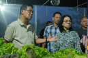 Wali Kota Bitung Hengky Honandar bersama Ketua TP-PKK Kota Bitung Ellen Honandar Sondakh dan kontingen Kota Bitung meninjau salah satu stand pameran pada PENAS XVII Petani dan Nelayan Tahun 2026 di Gorontalo (Foto: Istimewa)